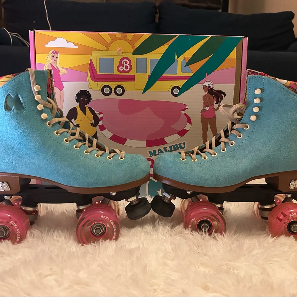 Moxi Women's Teal and Pink Roller Skates - Picture 5 of 7